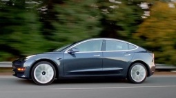 Tesla đang nghiên cứu thiết kế lại mẫu xe ăn khách Model 3, Vinfast có phải dè chừng?