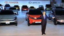 ‘Toyota đang có một lỗ hổng nghiêm trọng trong cuộc đua xe điện’