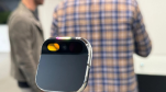 Cựu nhân viên thiết kế Apple ra mắt thiết bị AI: Một chiếc pin cài áo với tham vọng lật đổ thế giới smartphone